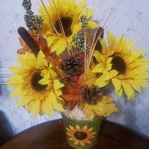 Fall floral decoration in tin
